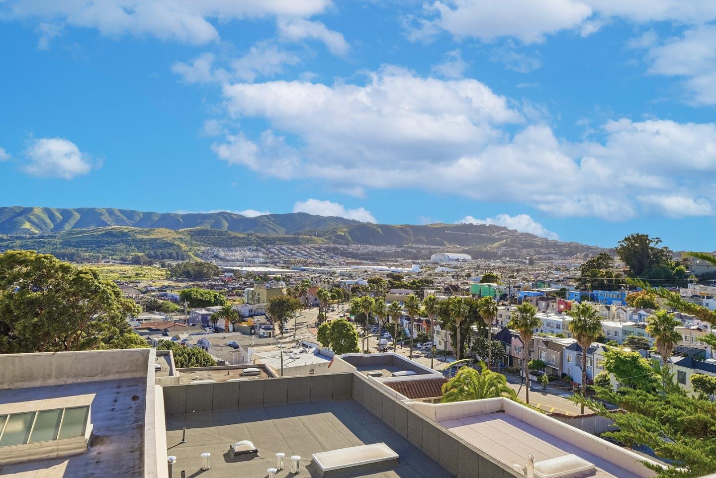 Detail Gallery Image 5 of 33 For 188 Mary Teresa St, San Francisco,  CA 94134 - 2 Beds | 2/1 Baths