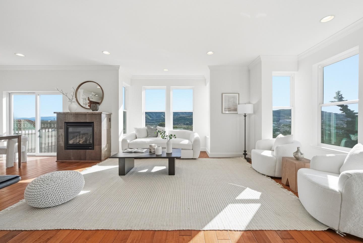 Detail Gallery Image 6 of 33 For 188 Mary Teresa St, San Francisco,  CA 94134 - 2 Beds | 2/1 Baths