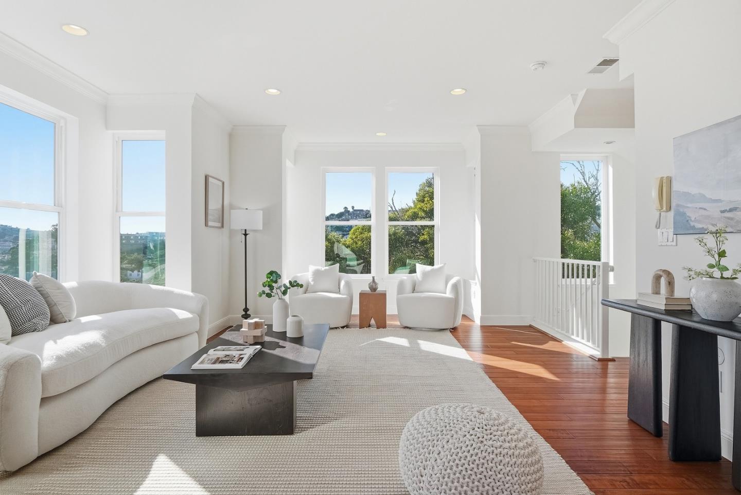 Detail Gallery Image 8 of 33 For 188 Mary Teresa St, San Francisco,  CA 94134 - 2 Beds | 2/1 Baths