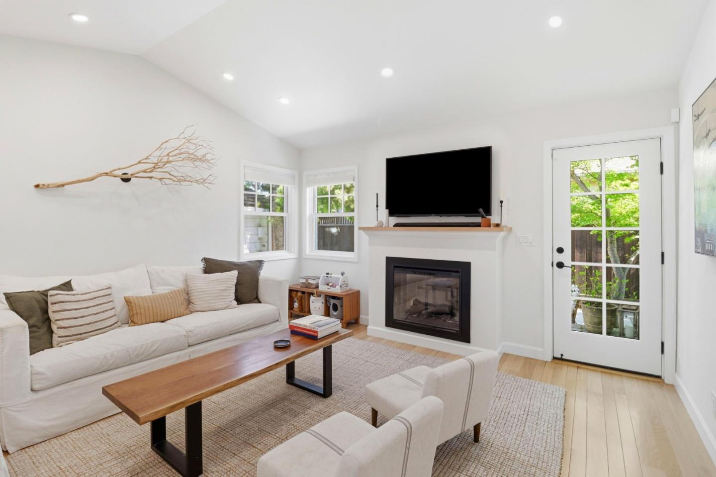 Detail Gallery Image 10 of 33 For 1931 James Ave, Redwood City,  CA 94062 - 3 Beds | 2 Baths