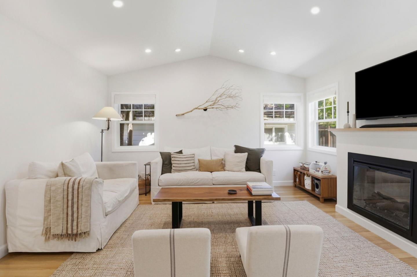 Detail Gallery Image 11 of 33 For 1931 James Ave, Redwood City,  CA 94062 - 3 Beds | 2 Baths