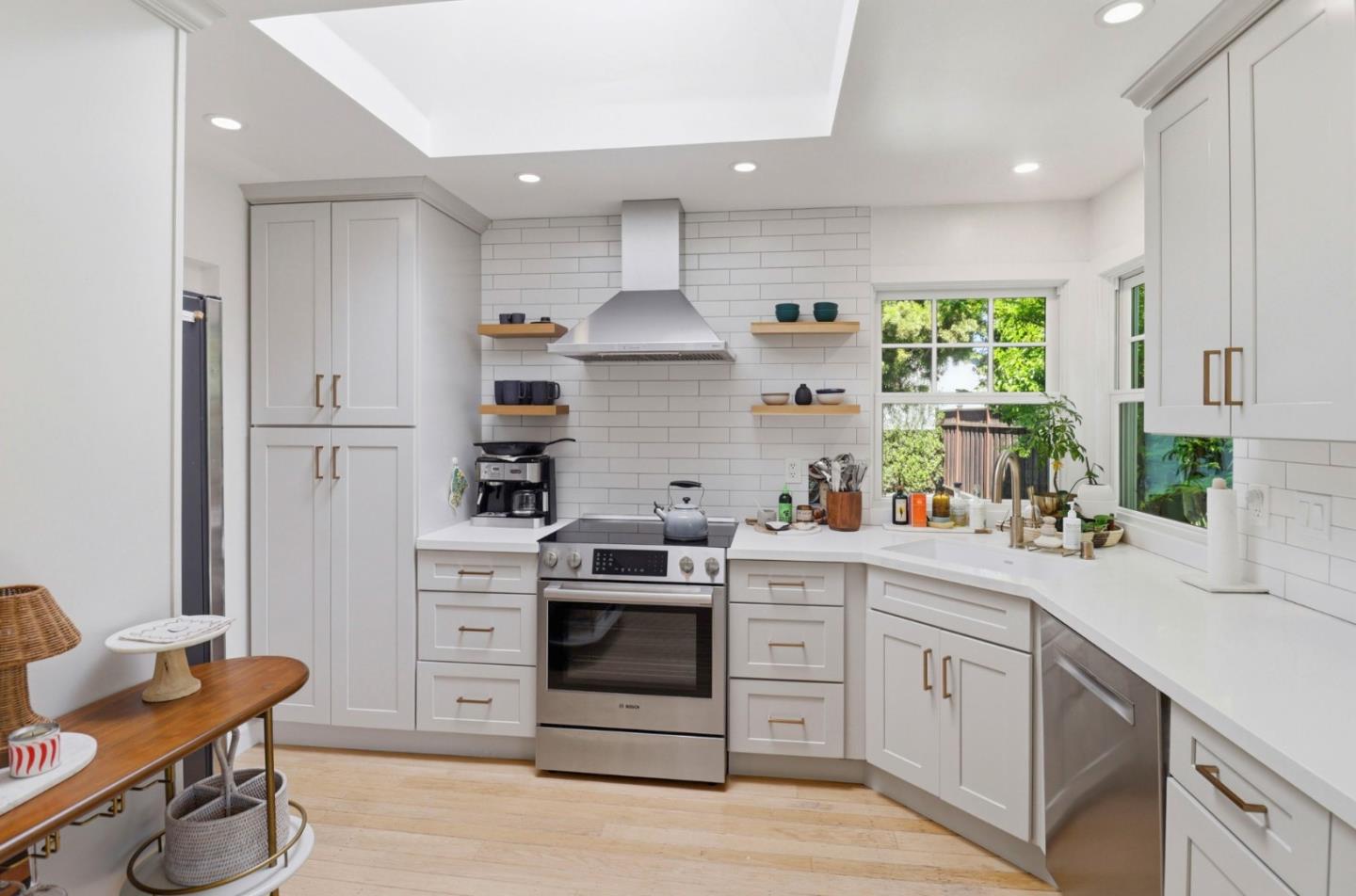 Detail Gallery Image 13 of 33 For 1931 James Ave, Redwood City,  CA 94062 - 3 Beds | 2 Baths