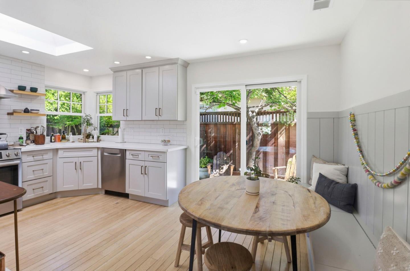 Detail Gallery Image 15 of 33 For 1931 James Ave, Redwood City,  CA 94062 - 3 Beds | 2 Baths