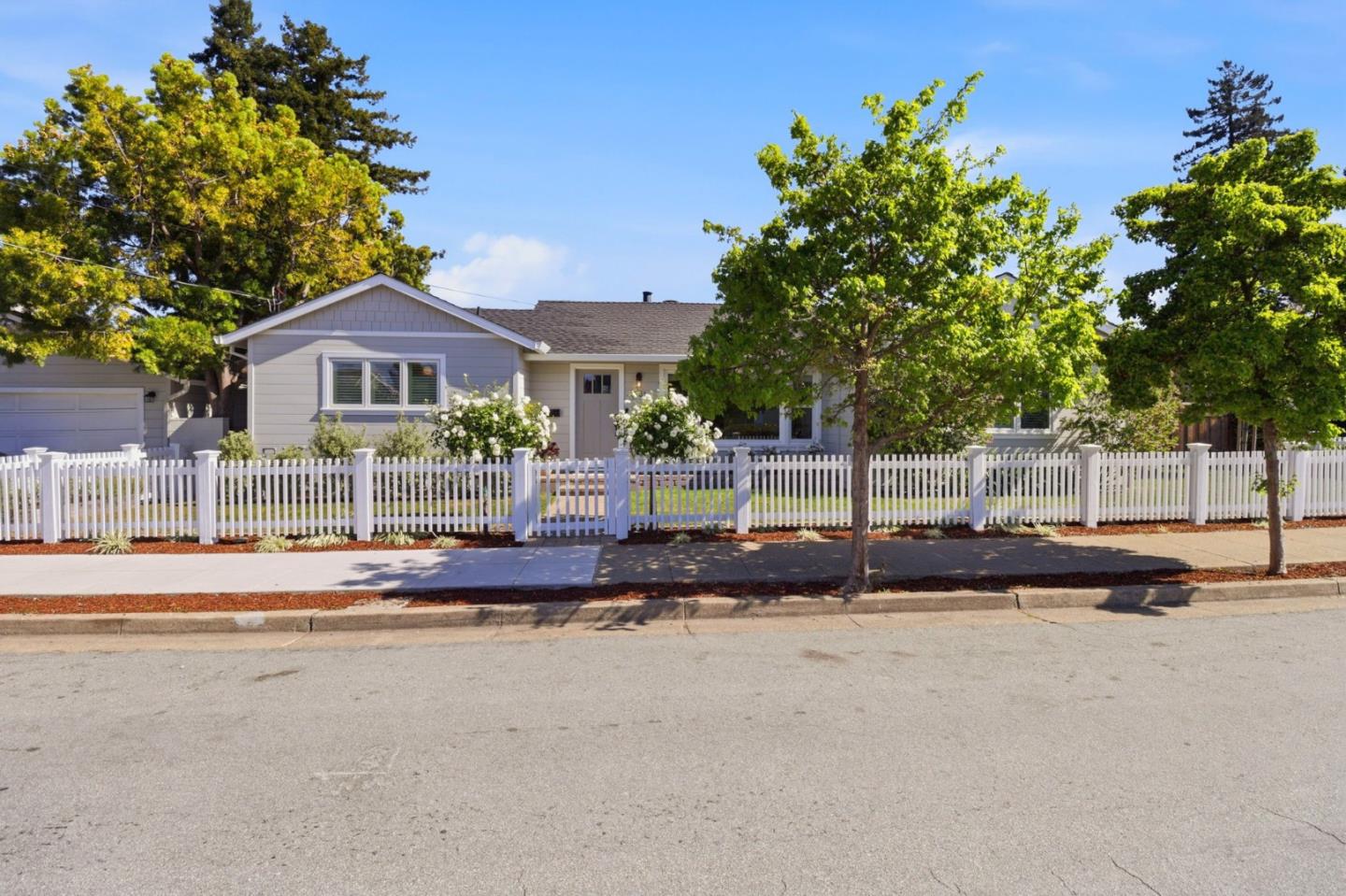 Detail Gallery Image 2 of 33 For 1931 James Ave, Redwood City,  CA 94062 - 3 Beds | 2 Baths