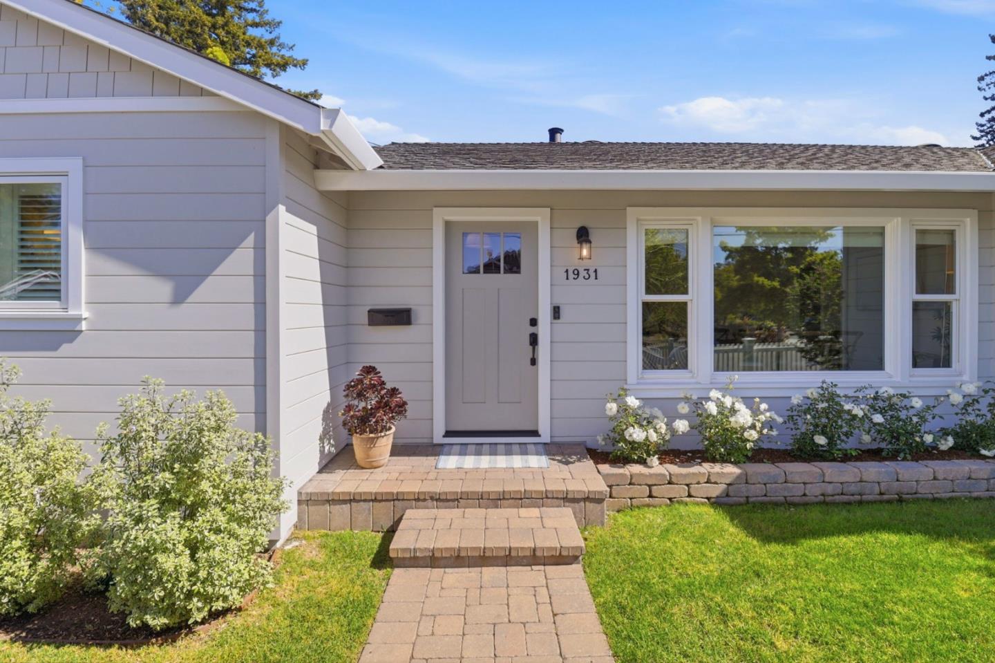 Detail Gallery Image 3 of 33 For 1931 James Ave, Redwood City,  CA 94062 - 3 Beds | 2 Baths