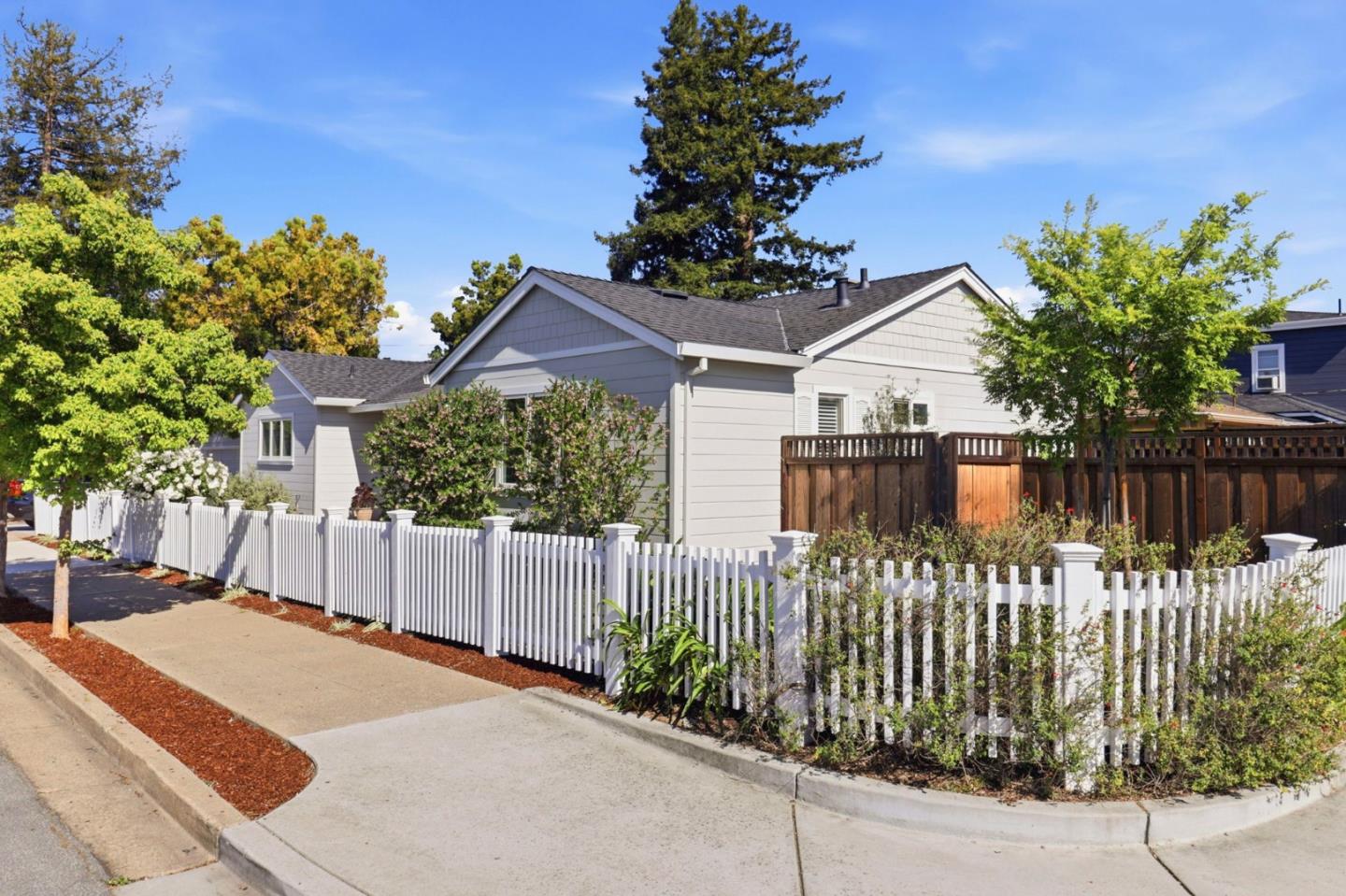 Detail Gallery Image 5 of 33 For 1931 James Ave, Redwood City,  CA 94062 - 3 Beds | 2 Baths