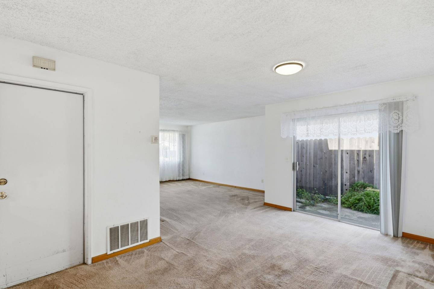 Detail Gallery Image 10 of 28 For 415 Spruce Cir, Watsonville,  CA 95076 - 2 Beds | 1 Baths