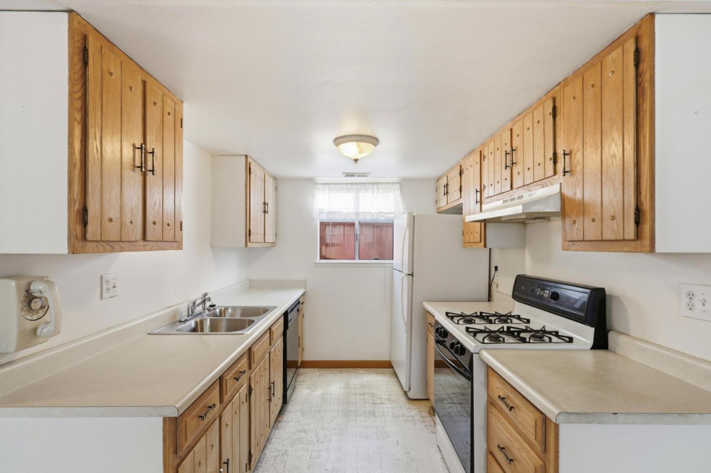 Detail Gallery Image 11 of 28 For 415 Spruce Cir, Watsonville,  CA 95076 - 2 Beds | 1 Baths