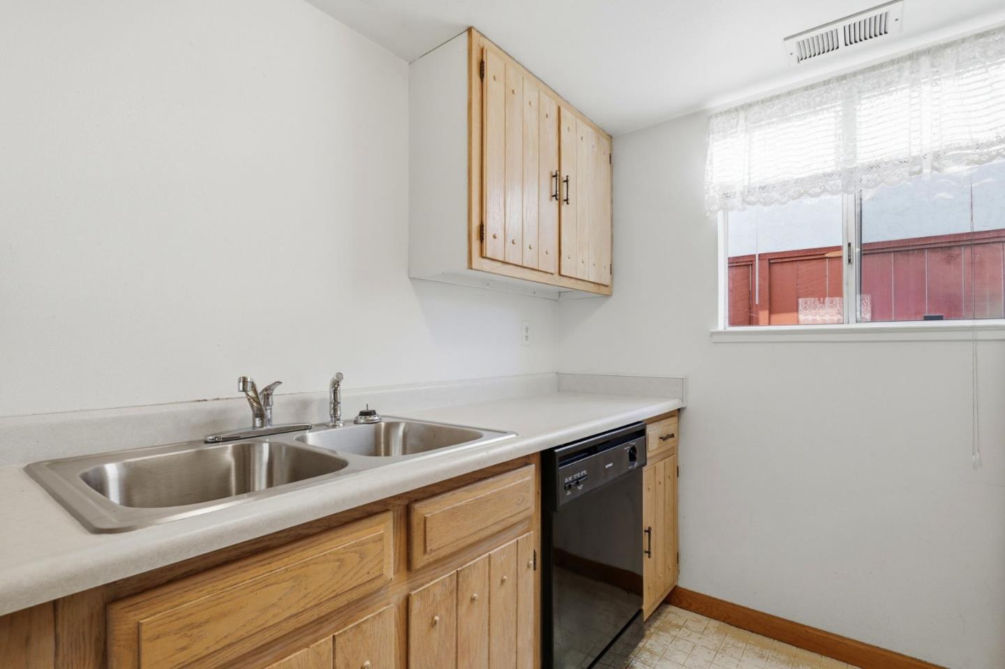 Detail Gallery Image 13 of 28 For 415 Spruce Cir, Watsonville,  CA 95076 - 2 Beds | 1 Baths