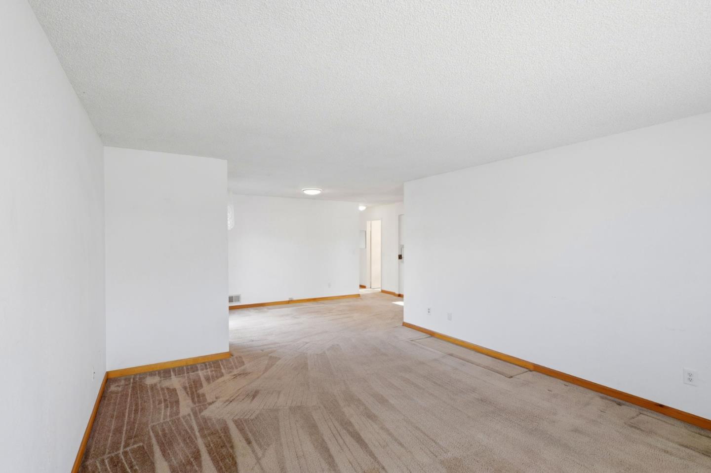 Detail Gallery Image 6 of 28 For 415 Spruce Cir, Watsonville,  CA 95076 - 2 Beds | 1 Baths