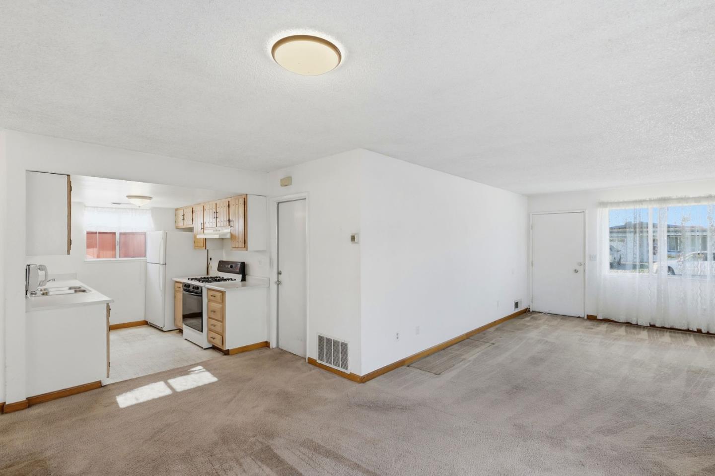 Detail Gallery Image 7 of 28 For 415 Spruce Cir, Watsonville,  CA 95076 - 2 Beds | 1 Baths