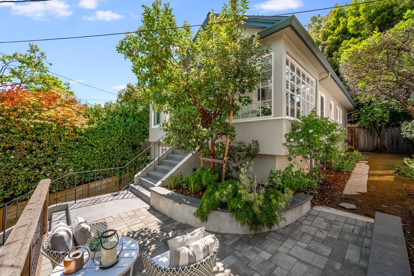 Detail Gallery Image 2 of 32 For 439 Wisnom Ave, San Mateo,  CA 94401 - 2 Beds | 2 Baths