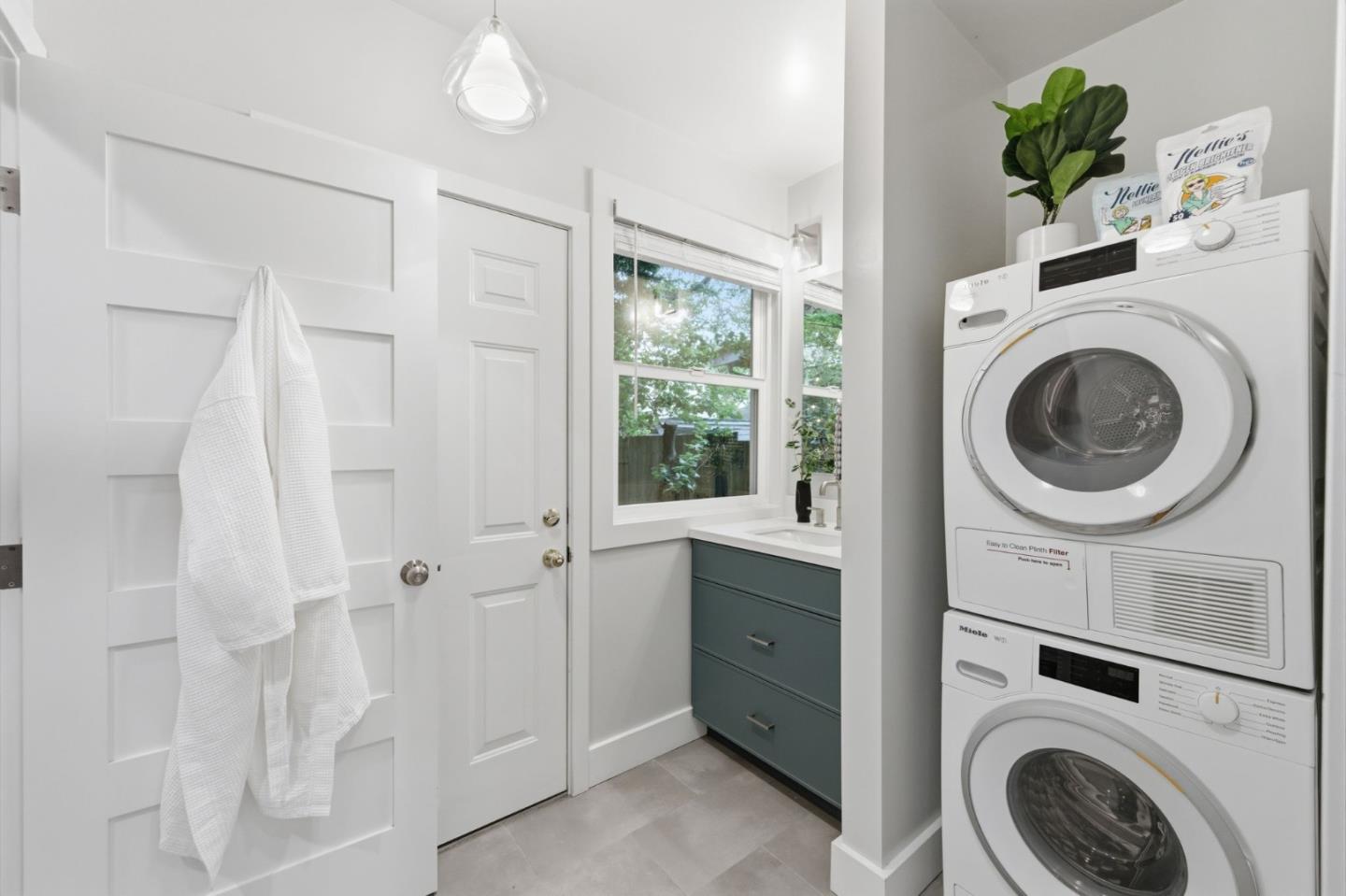 Detail Gallery Image 23 of 32 For 439 Wisnom Ave, San Mateo,  CA 94401 - 2 Beds | 2 Baths