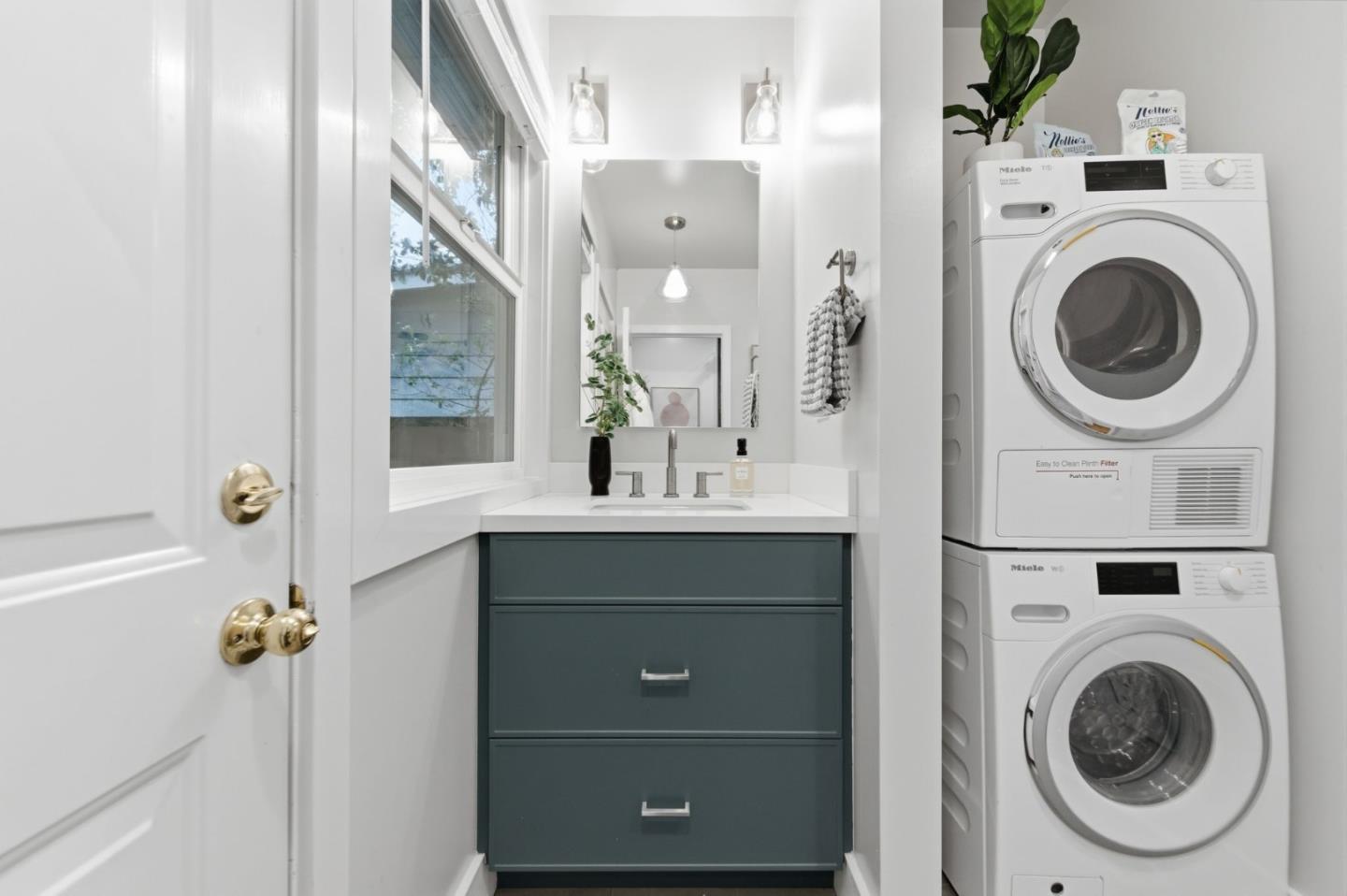 Detail Gallery Image 24 of 32 For 439 Wisnom Ave, San Mateo,  CA 94401 - 2 Beds | 2 Baths