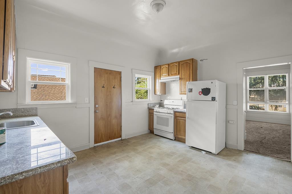 Detail Gallery Image 10 of 31 For 320-324 Athol Ave, Oakland,  CA 94606 - – Beds | – Baths