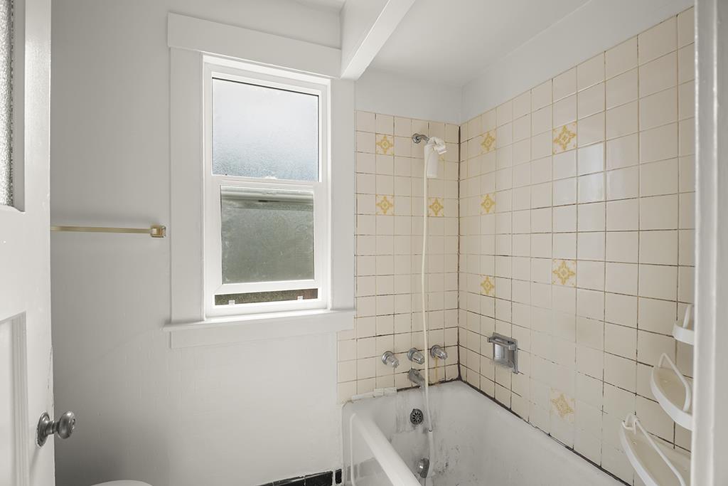 Detail Gallery Image 11 of 31 For 320-324 Athol Ave, Oakland,  CA 94606 - – Beds | – Baths