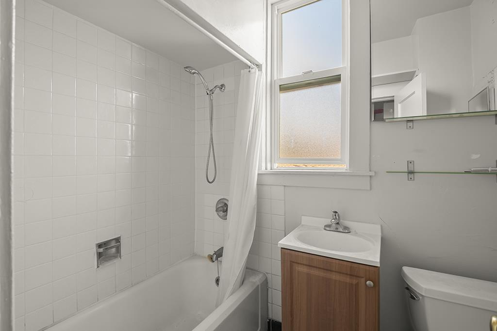 Detail Gallery Image 16 of 31 For 320-324 Athol Ave, Oakland,  CA 94606 - – Beds | – Baths