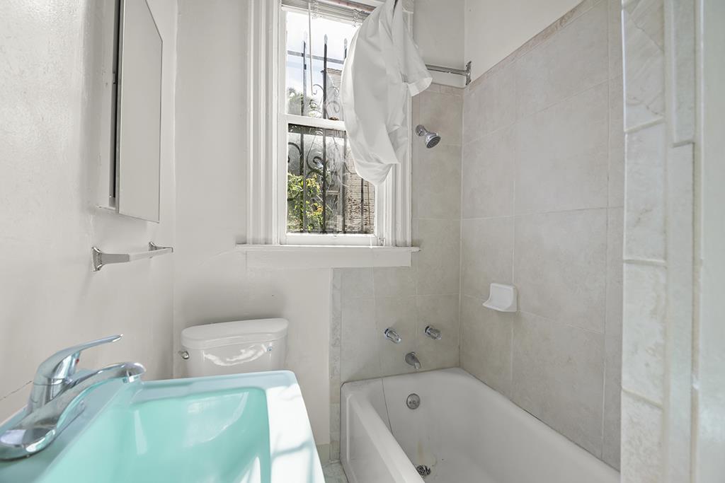 Detail Gallery Image 21 of 31 For 320-324 Athol Ave, Oakland,  CA 94606 - – Beds | – Baths