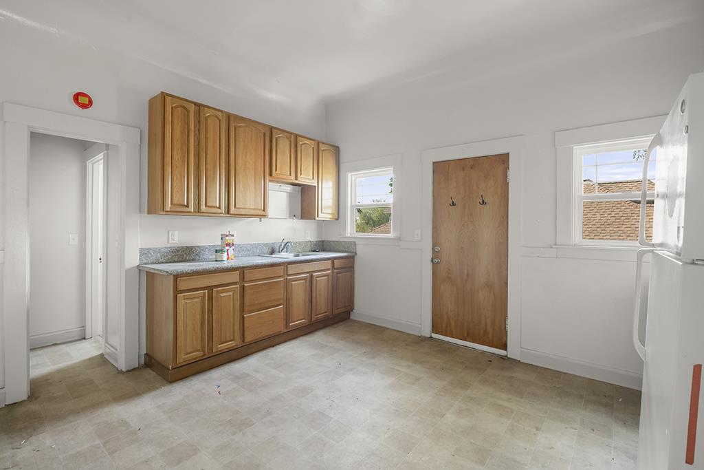 Detail Gallery Image 9 of 31 For 320-324 Athol Ave, Oakland,  CA 94606 - – Beds | – Baths