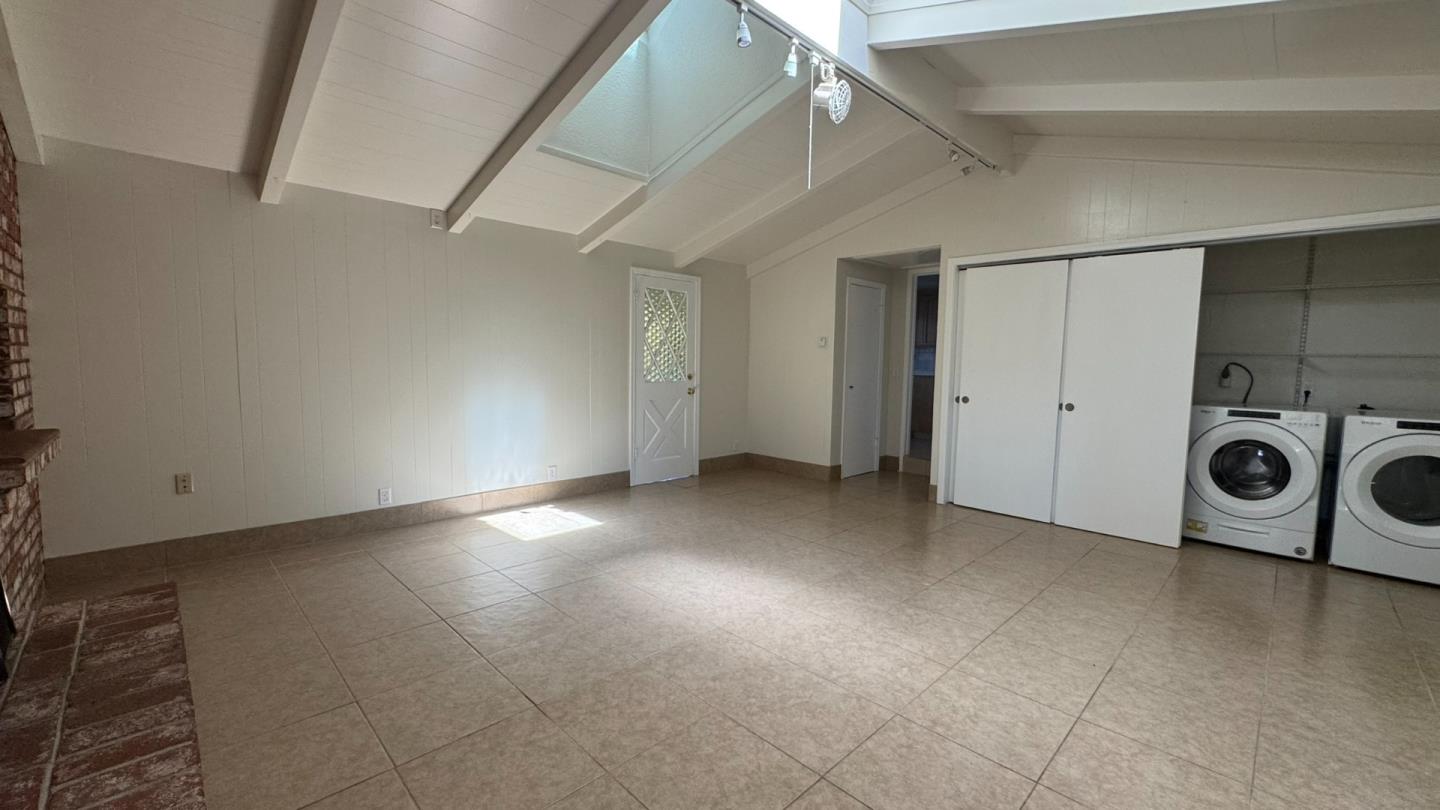 Detail Gallery Image 11 of 17 For 1217 Awalt Unit a,  Mountain View,  CA 94040 - 2 Beds | 2/1 Baths