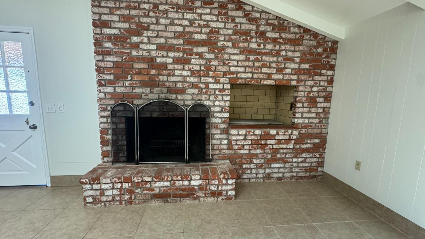 Detail Gallery Image 12 of 17 For 1217 Awalt Unit a,  Mountain View,  CA 94040 - 2 Beds | 2/1 Baths