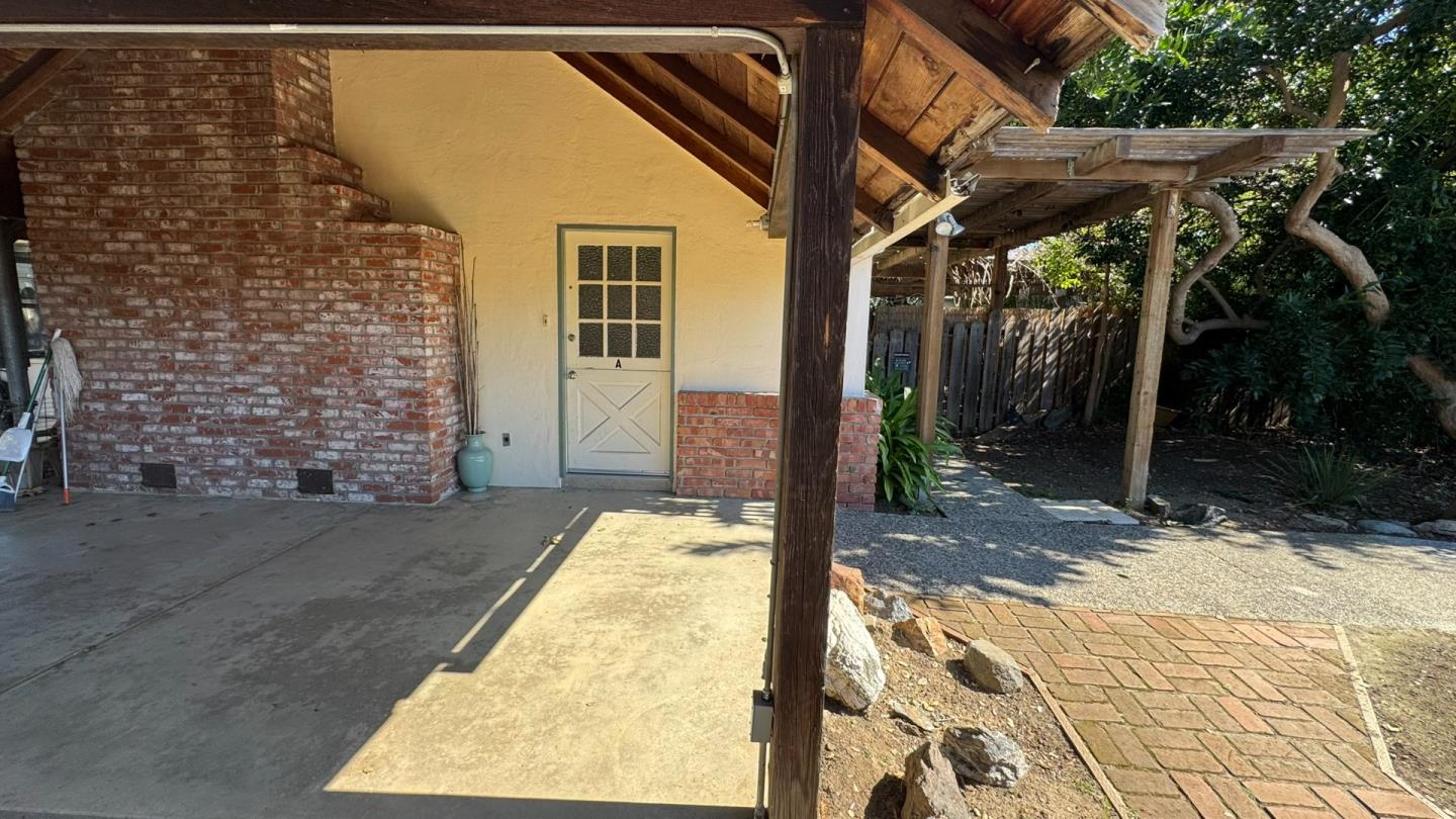 Detail Gallery Image 13 of 17 For 1217 Awalt Unit a,  Mountain View,  CA 94040 - 2 Beds | 2/1 Baths