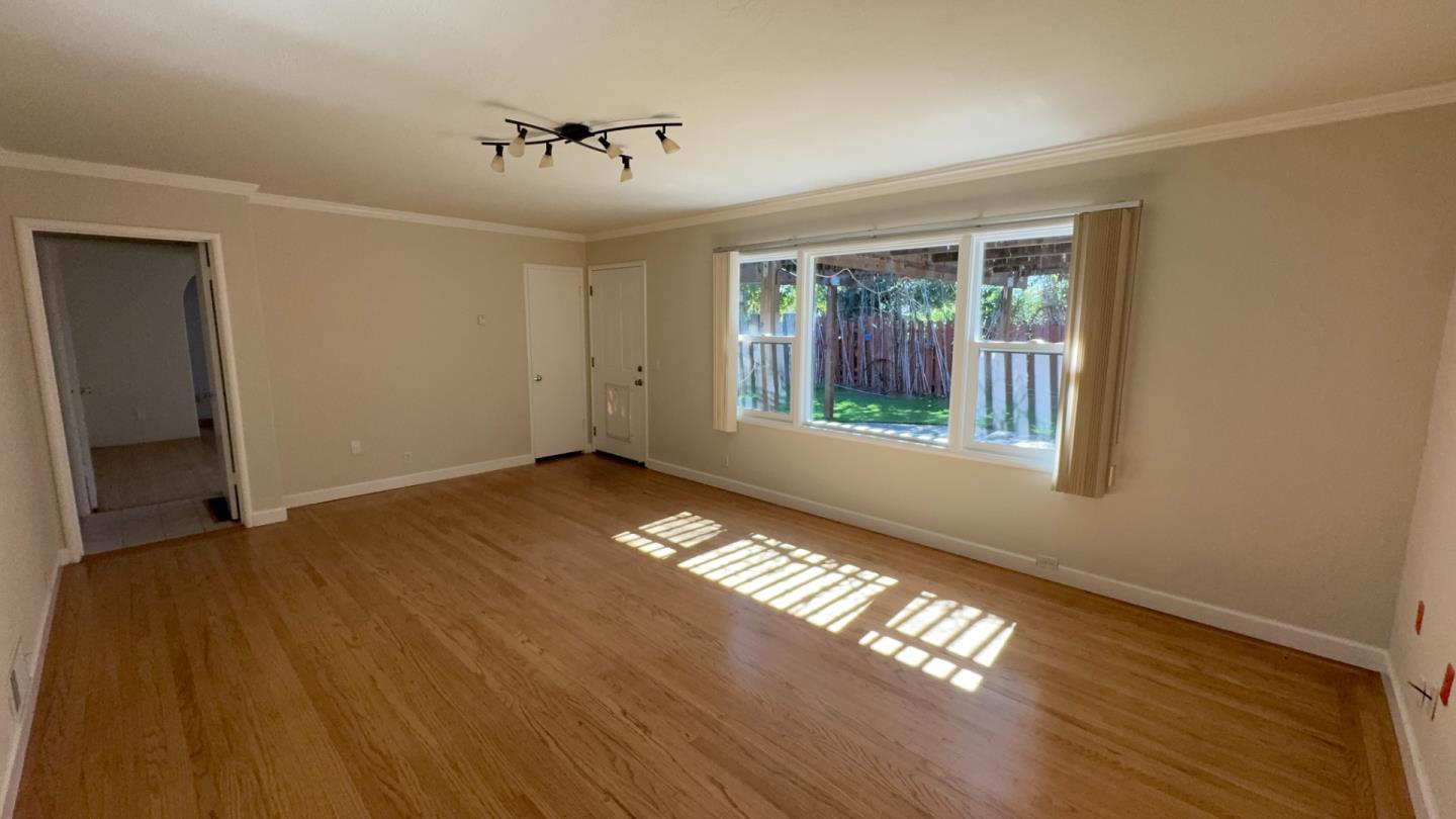 Detail Gallery Image 14 of 17 For 1217 Awalt Unit a,  Mountain View,  CA 94040 - 2 Beds | 2/1 Baths