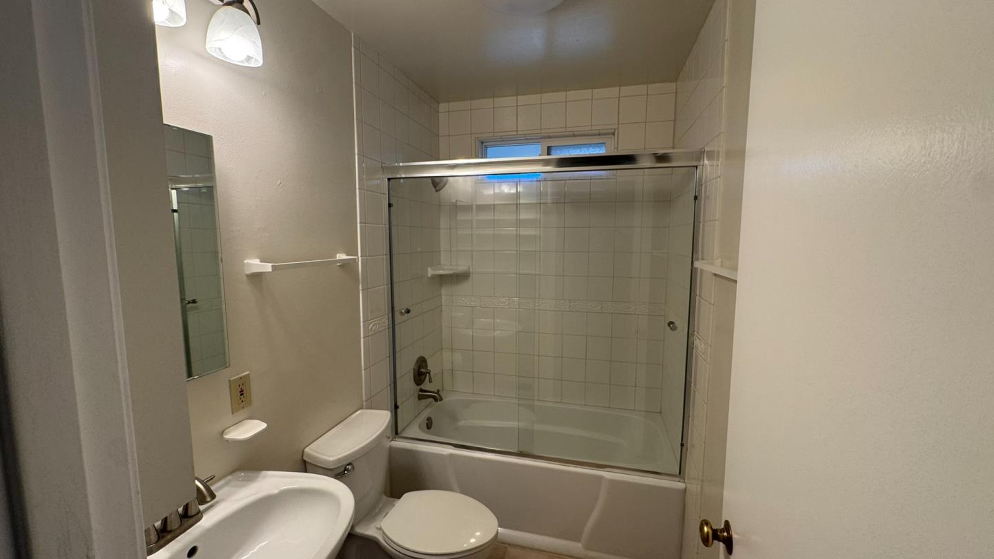 Detail Gallery Image 15 of 17 For 1217 Awalt Unit a,  Mountain View,  CA 94040 - 2 Beds | 2/1 Baths