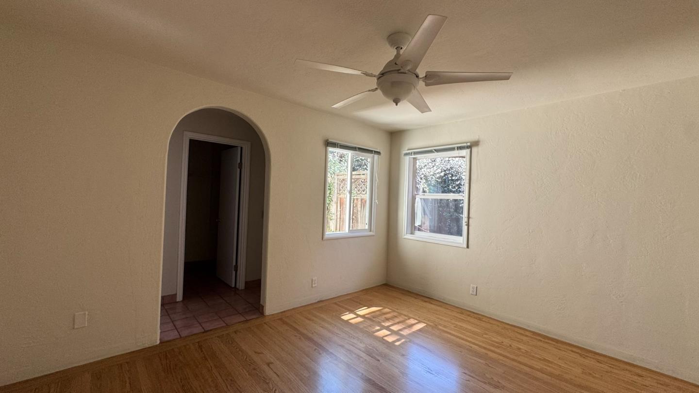 Detail Gallery Image 4 of 17 For 1217 Awalt Unit a,  Mountain View,  CA 94040 - 2 Beds | 2/1 Baths