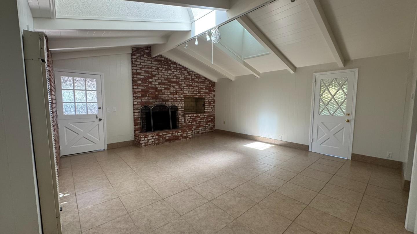 Detail Gallery Image 9 of 17 For 1217 Awalt Unit a,  Mountain View,  CA 94040 - 2 Beds | 2/1 Baths