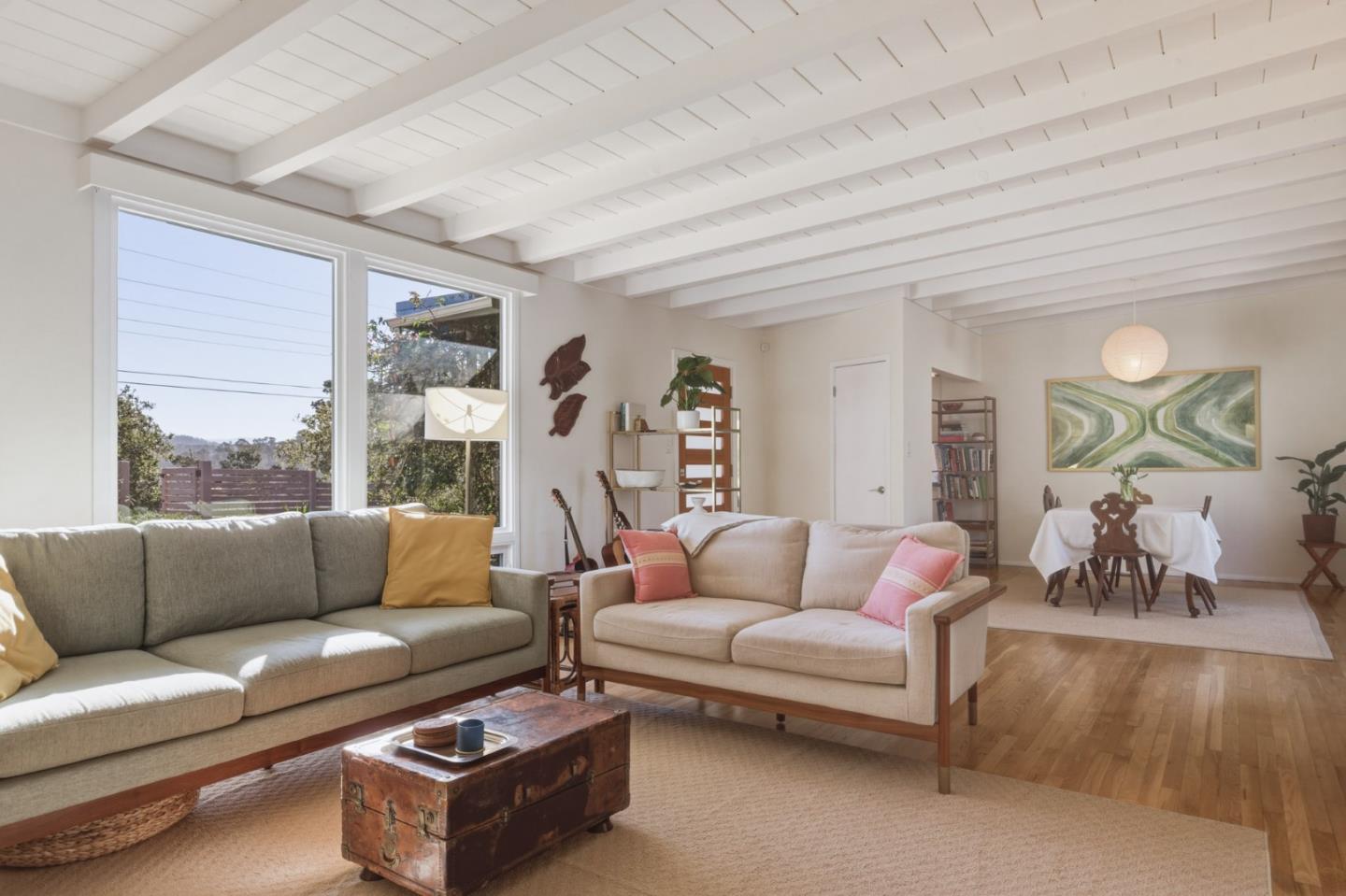 Detail Gallery Image 10 of 33 For 25037 Valley Pl, Carmel,  CA 93923 - 3 Beds | 2 Baths