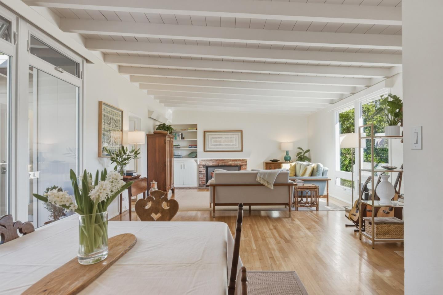 Detail Gallery Image 11 of 33 For 25037 Valley Pl, Carmel,  CA 93923 - 3 Beds | 2 Baths