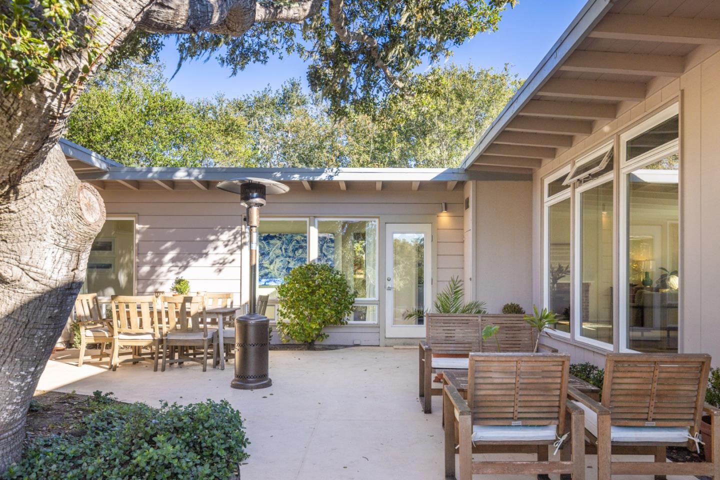 Detail Gallery Image 13 of 33 For 25037 Valley Pl, Carmel,  CA 93923 - 3 Beds | 2 Baths