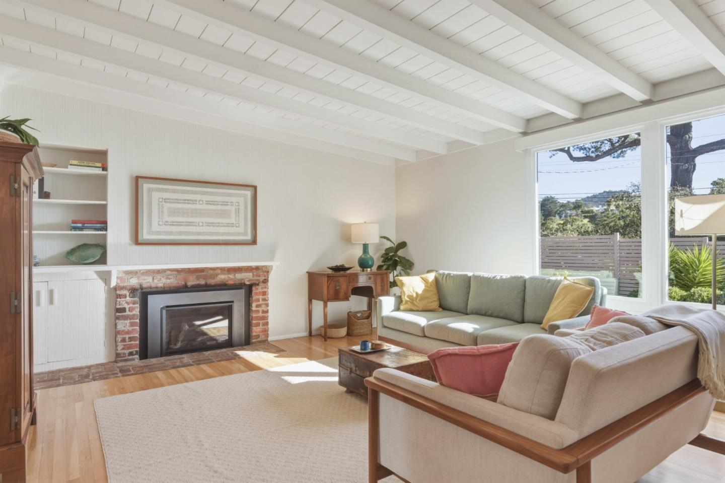 Detail Gallery Image 14 of 33 For 25037 Valley Pl, Carmel,  CA 93923 - 3 Beds | 2 Baths