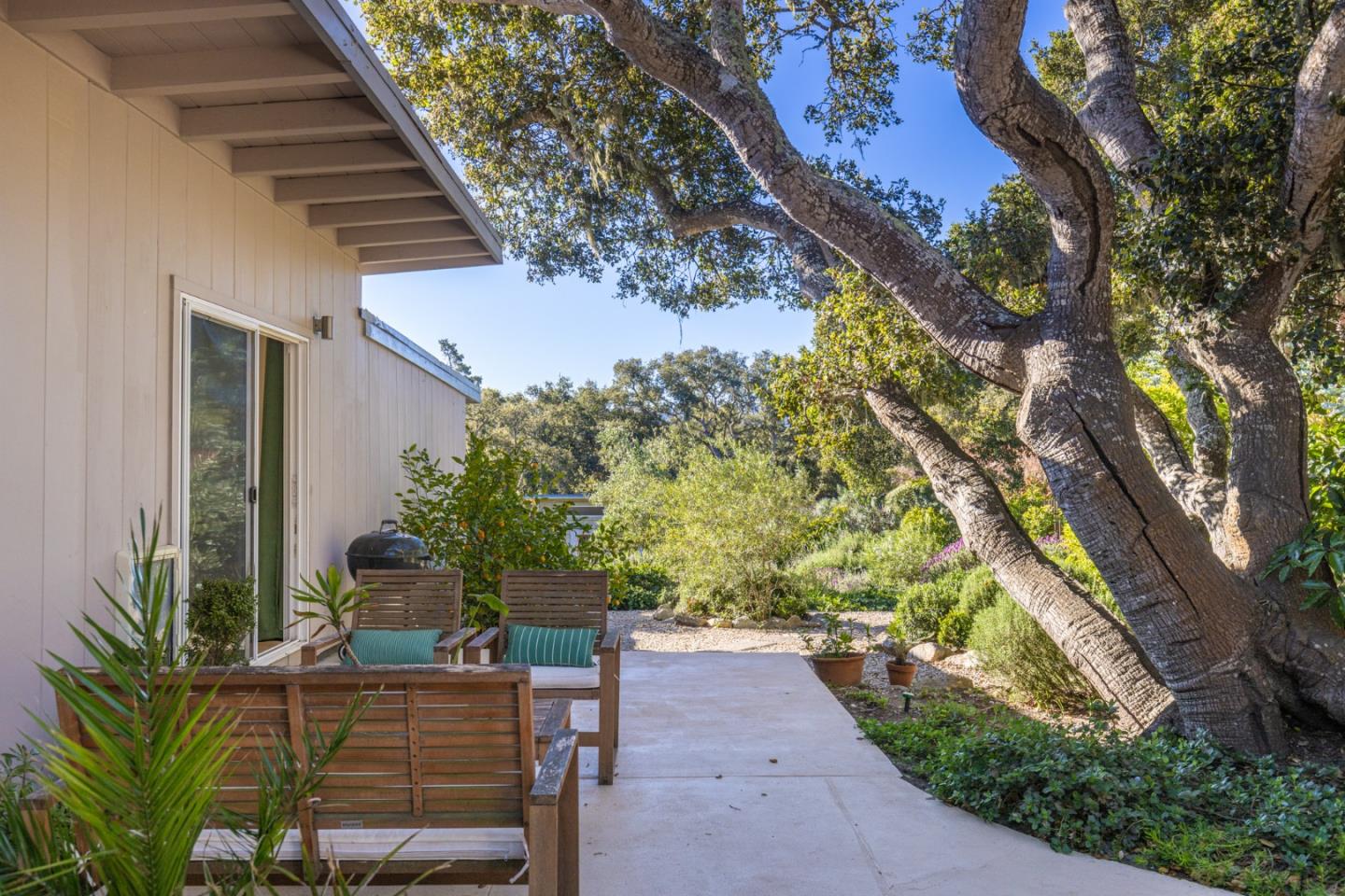 Detail Gallery Image 25 of 33 For 25037 Valley Pl, Carmel,  CA 93923 - 3 Beds | 2 Baths