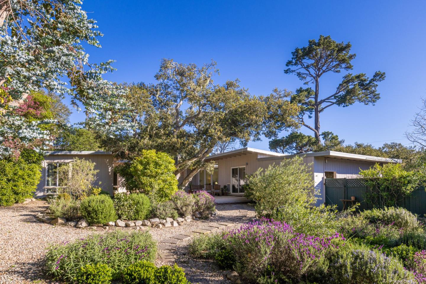 Detail Gallery Image 26 of 33 For 25037 Valley Pl, Carmel,  CA 93923 - 3 Beds | 2 Baths