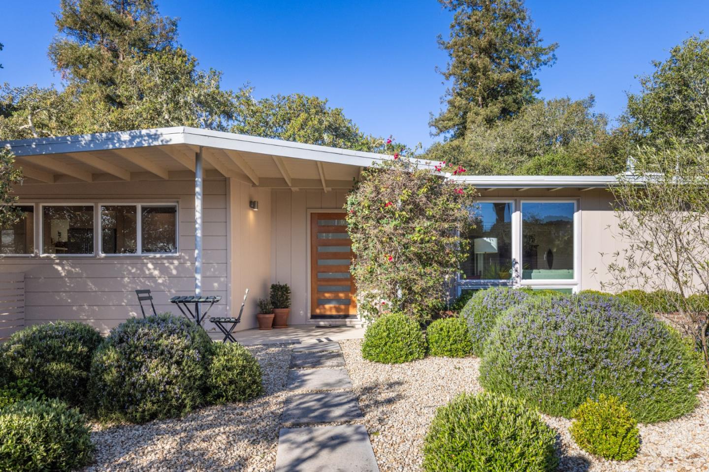 Detail Gallery Image 3 of 33 For 25037 Valley Pl, Carmel,  CA 93923 - 3 Beds | 2 Baths