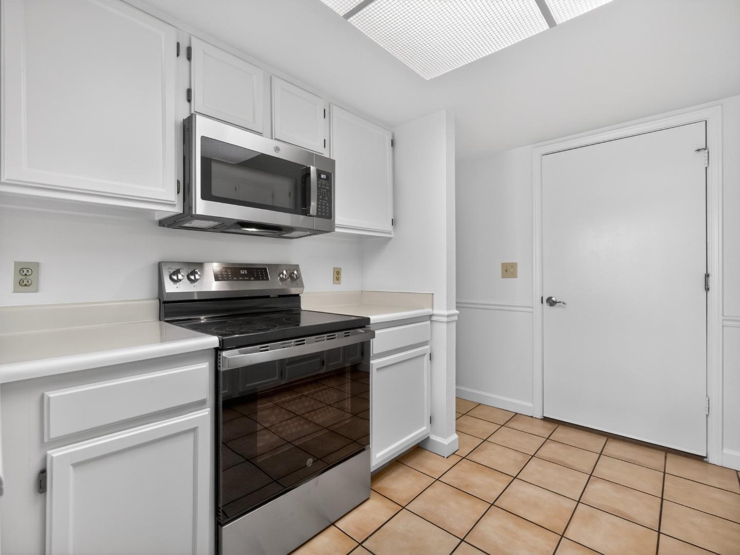 Detail Gallery Image 12 of 39 For 176 Terry Loop, Watsonville,  CA 95076 - 3 Beds | 2/1 Baths