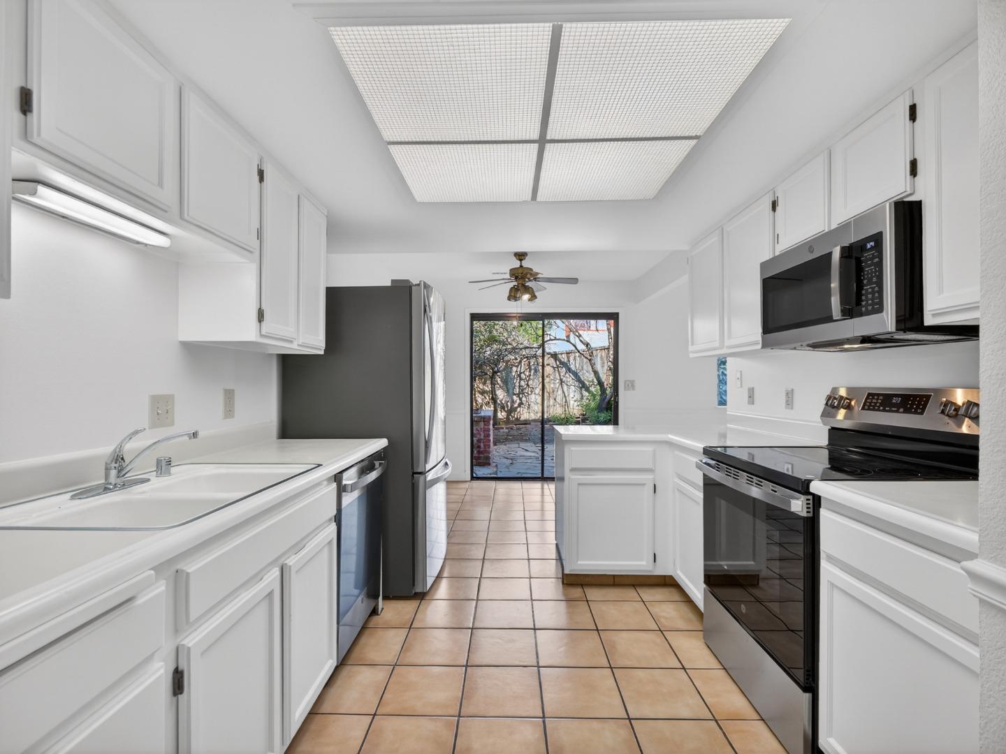 Detail Gallery Image 14 of 39 For 176 Terry Loop, Watsonville,  CA 95076 - 3 Beds | 2/1 Baths