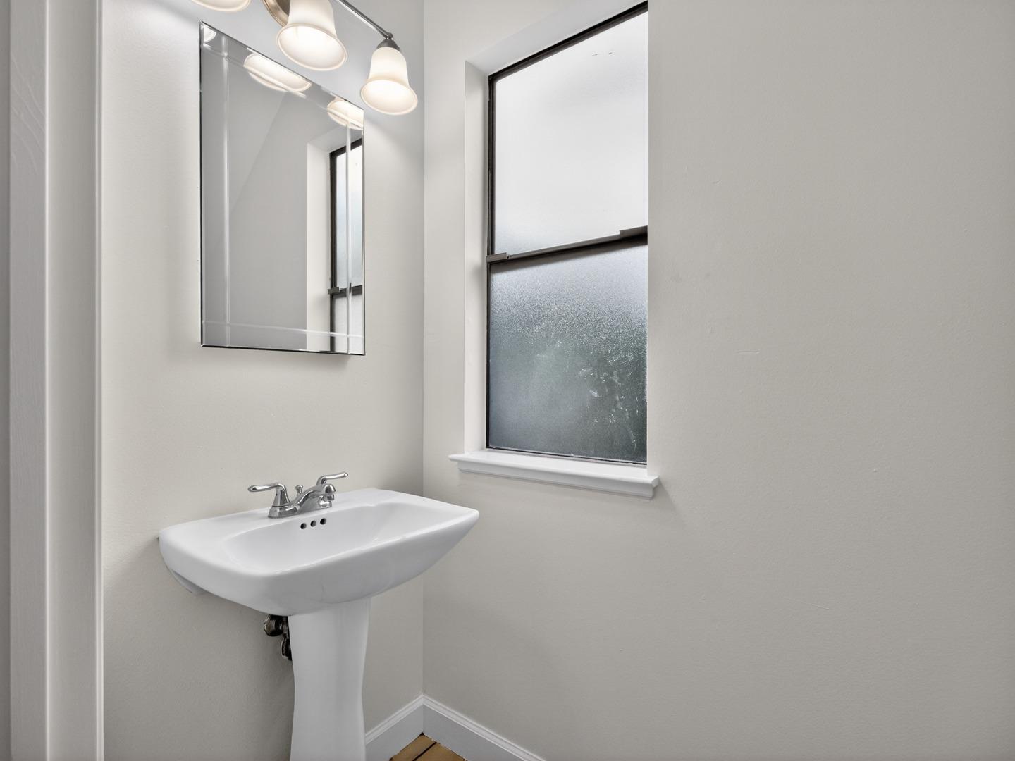 Detail Gallery Image 5 of 39 For 176 Terry Loop, Watsonville,  CA 95076 - 3 Beds | 2/1 Baths