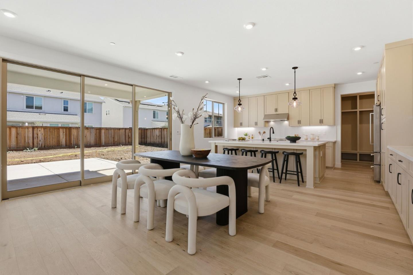 Detail Gallery Image 12 of 46 For 7376 Ailes Ct, Gilroy,  CA 95020 - 4 Beds | 3/1 Baths