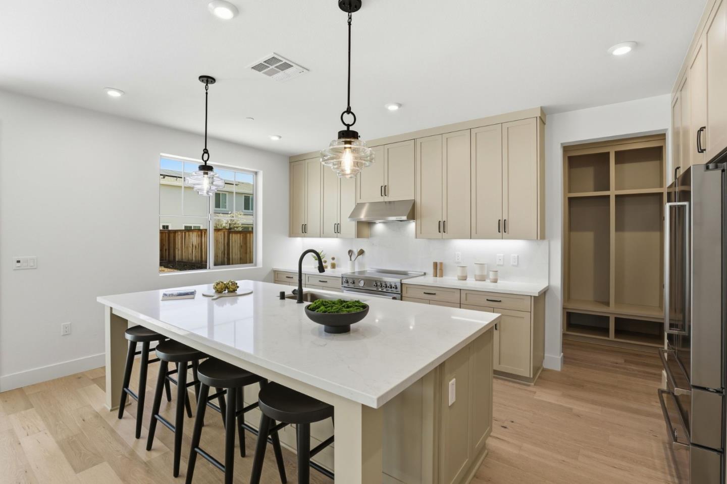 Detail Gallery Image 8 of 46 For 7376 Ailes Ct, Gilroy,  CA 95020 - 4 Beds | 3/1 Baths