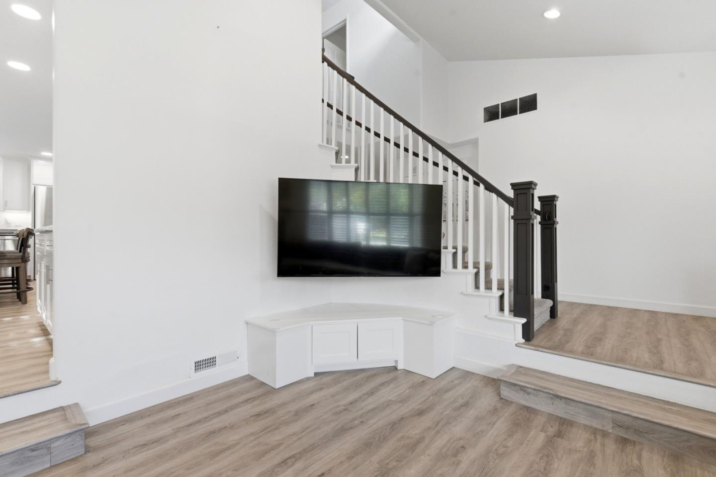 Detail Gallery Image 9 of 65 For 603 Curie Dr, San Jose,  CA 95123 - 5 Beds | 3 Baths