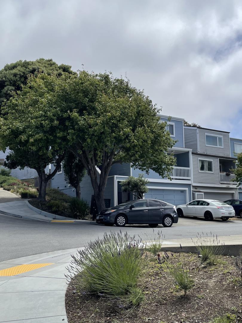 Detail Gallery Image 5 of 8 For 14 Youngs Ct, San Francisco,  CA 94124 - 3 Beds | 2 Baths