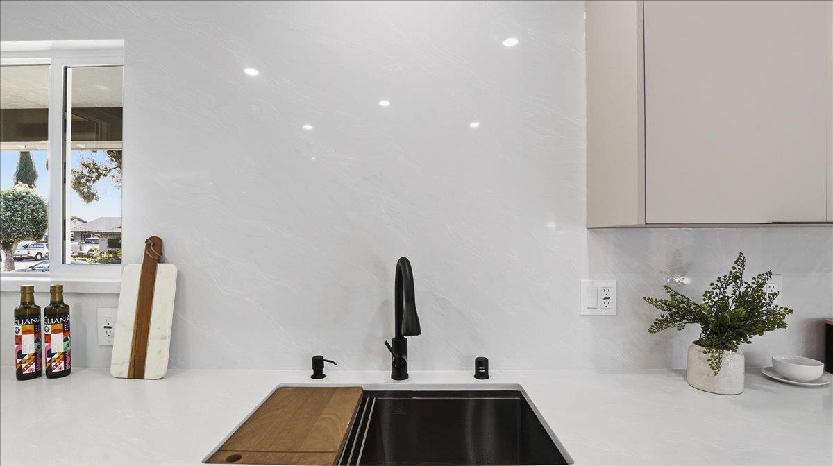 Detail Gallery Image 13 of 29 For 1138 Bellingham Dr, San Jose,  CA 95121 - 3 Beds | 2 Baths