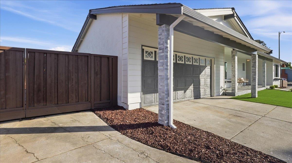Detail Gallery Image 2 of 29 For 1138 Bellingham Dr, San Jose,  CA 95121 - 3 Beds | 2 Baths