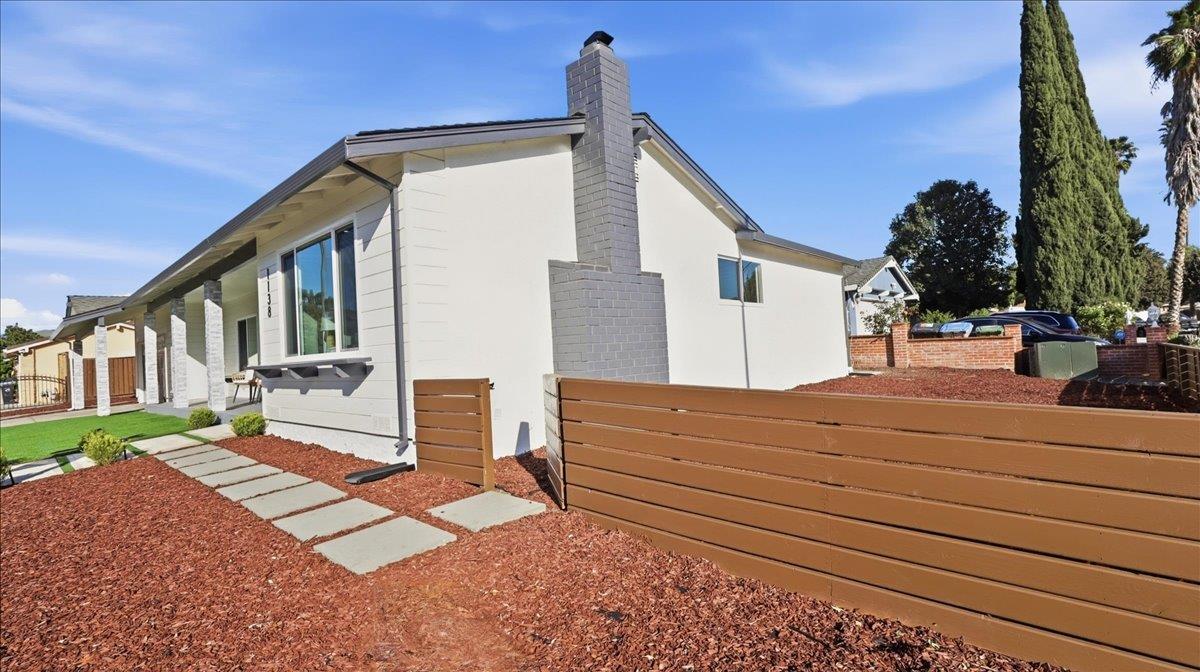 Detail Gallery Image 4 of 29 For 1138 Bellingham Dr, San Jose,  CA 95121 - 3 Beds | 2 Baths