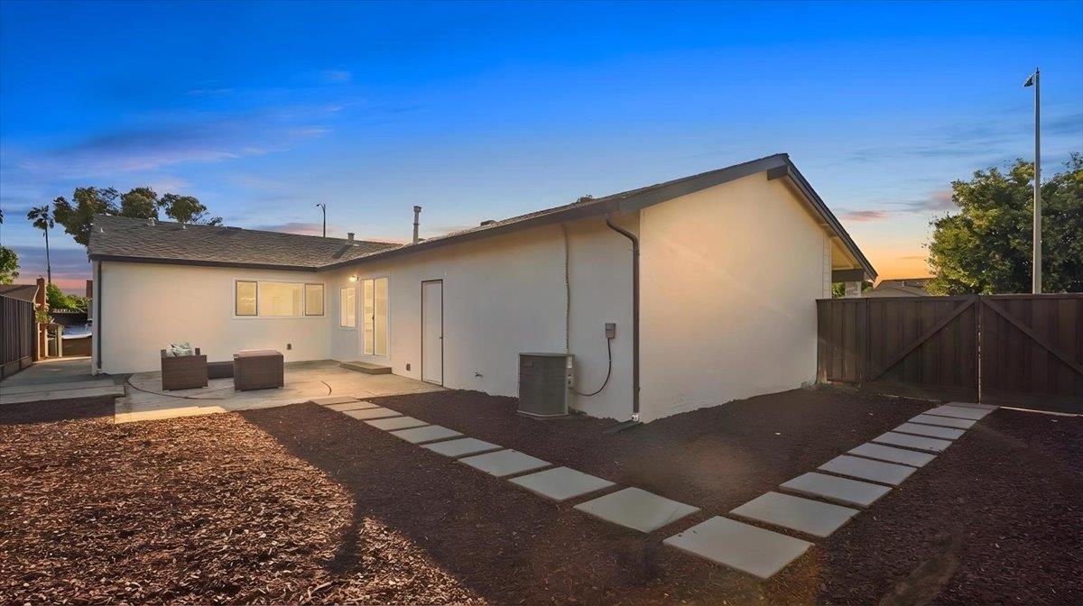 Detail Gallery Image 5 of 29 For 1138 Bellingham Dr, San Jose,  CA 95121 - 3 Beds | 2 Baths