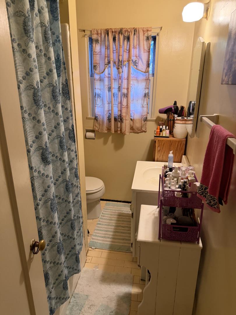 Detail Gallery Image 9 of 10 For 234 High St, Santa Cruz,  CA 95060 - – Beds | – Baths