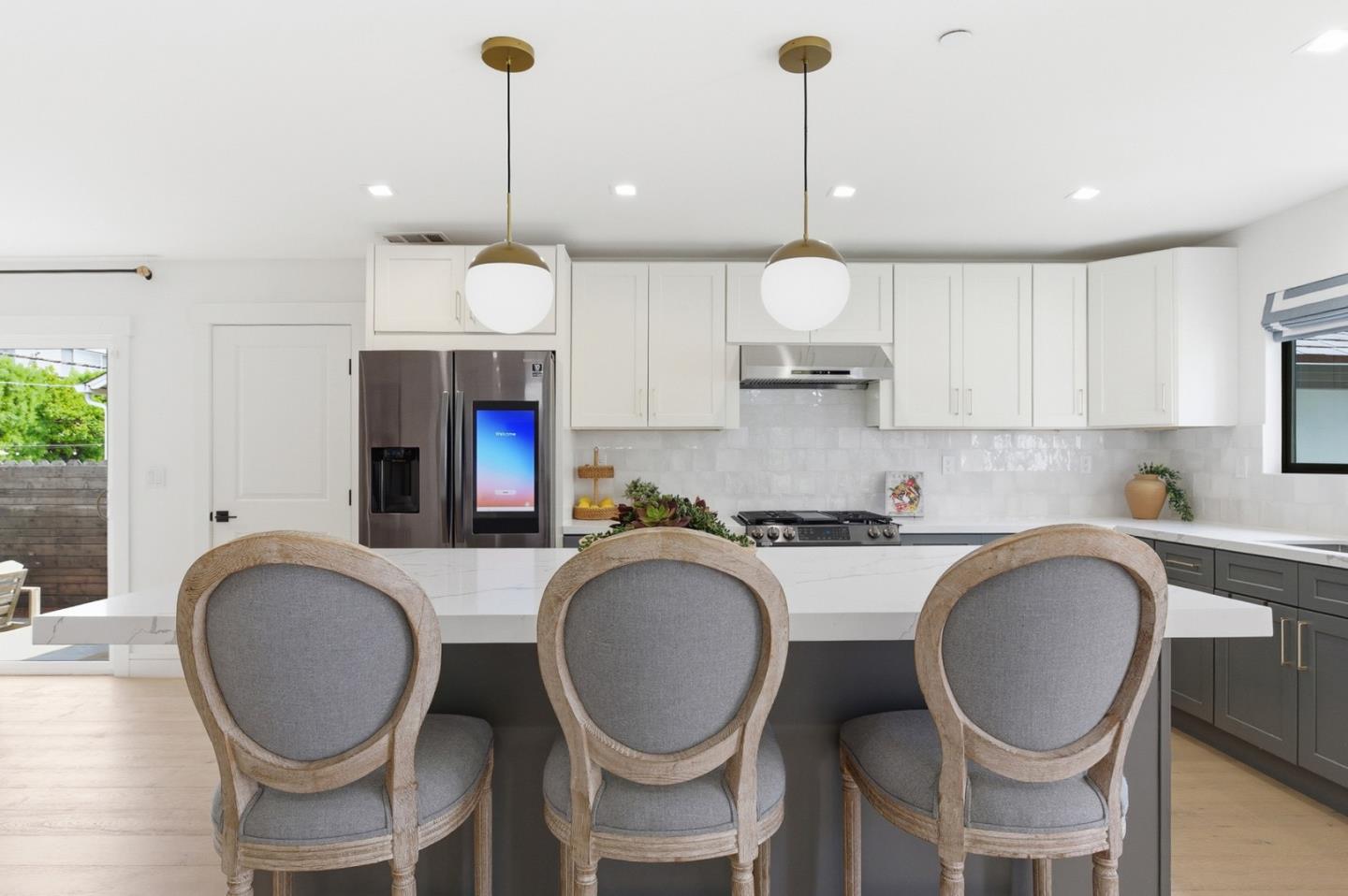 Detail Gallery Image 8 of 27 For 1221 Carlisle Dr, San Mateo,  CA 94402 - 3 Beds | 3 Baths